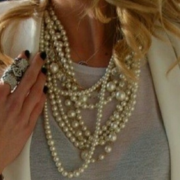 MODA ME COUTURE Jewelry - GLAMOROUS STRAND OF PEARLS